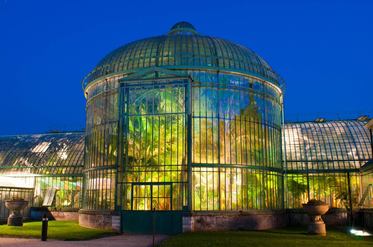 Слово оранжерея. Оранжерея Ледницкого замка. Royal Greenhouses of Laeken. Оранжерея ботанического сада архитектура. Бумажная фабрика оранжерея Англия.